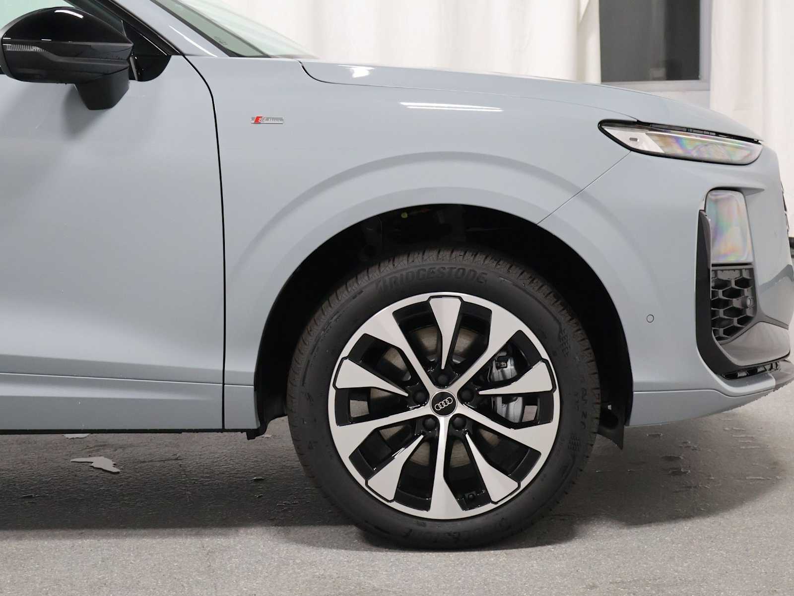 Thumbnail: 2026 Audi Q3 - 11
