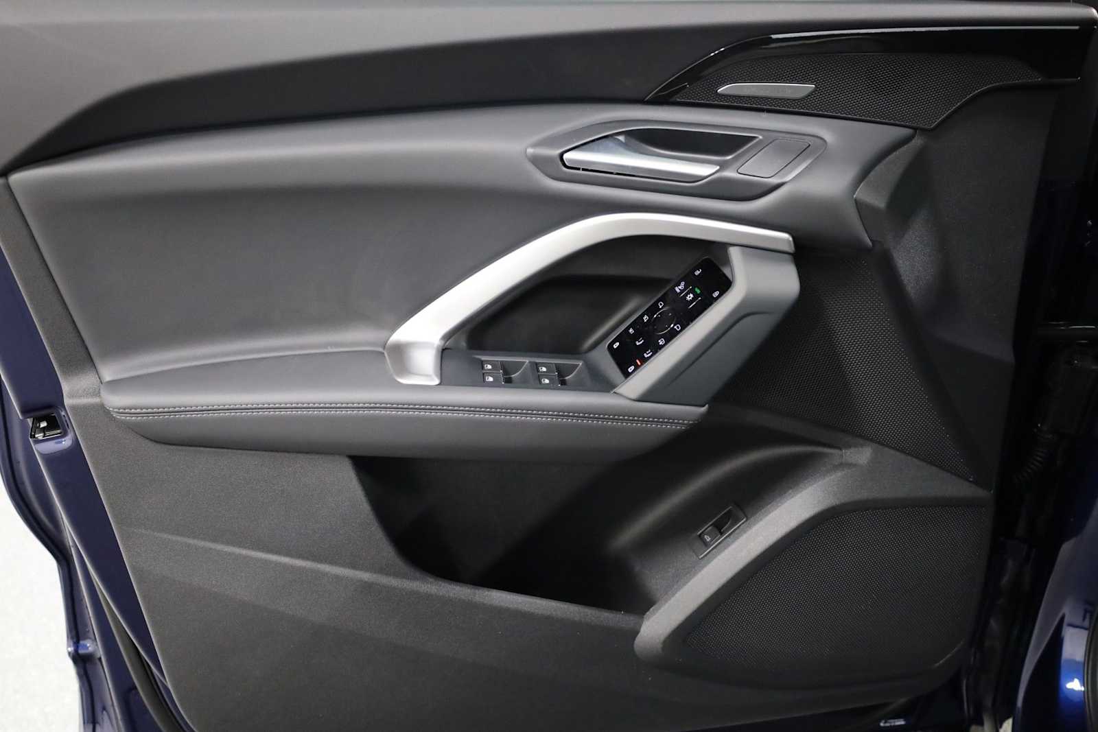 Thumbnail: 2025 Audi Q5 - 16