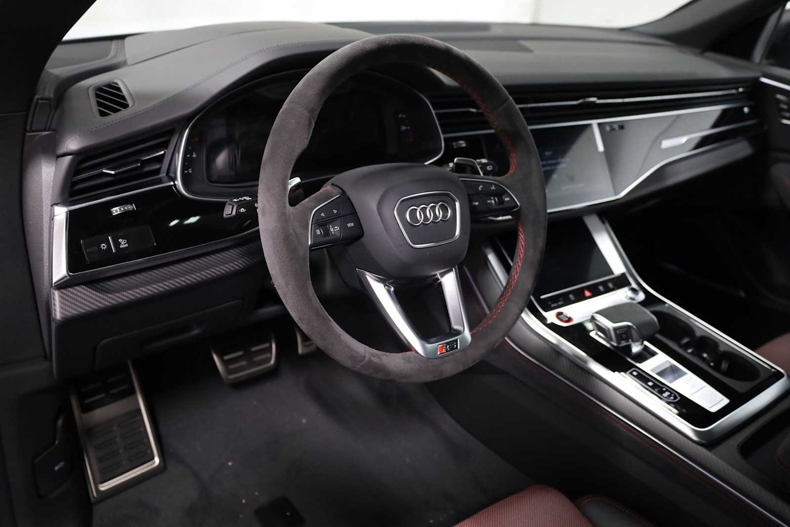 Thumbnail: 2026 Audi RS Q8 - 4