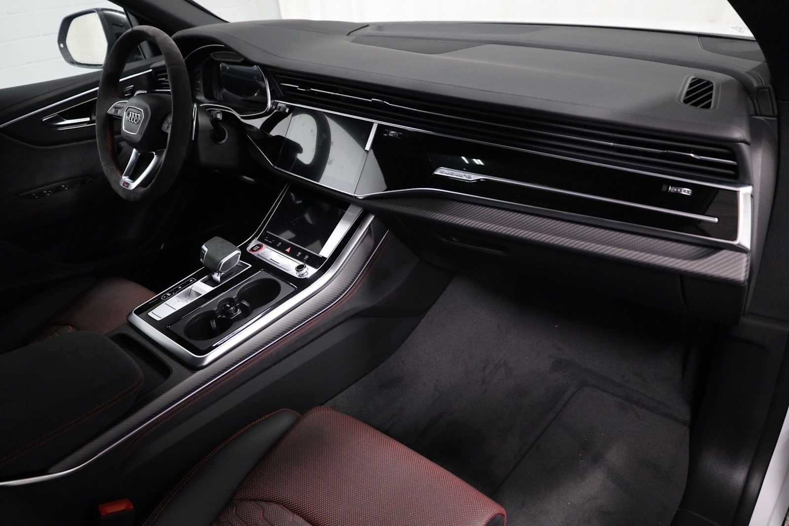 Thumbnail: 2026 Audi RS Q8 - 6