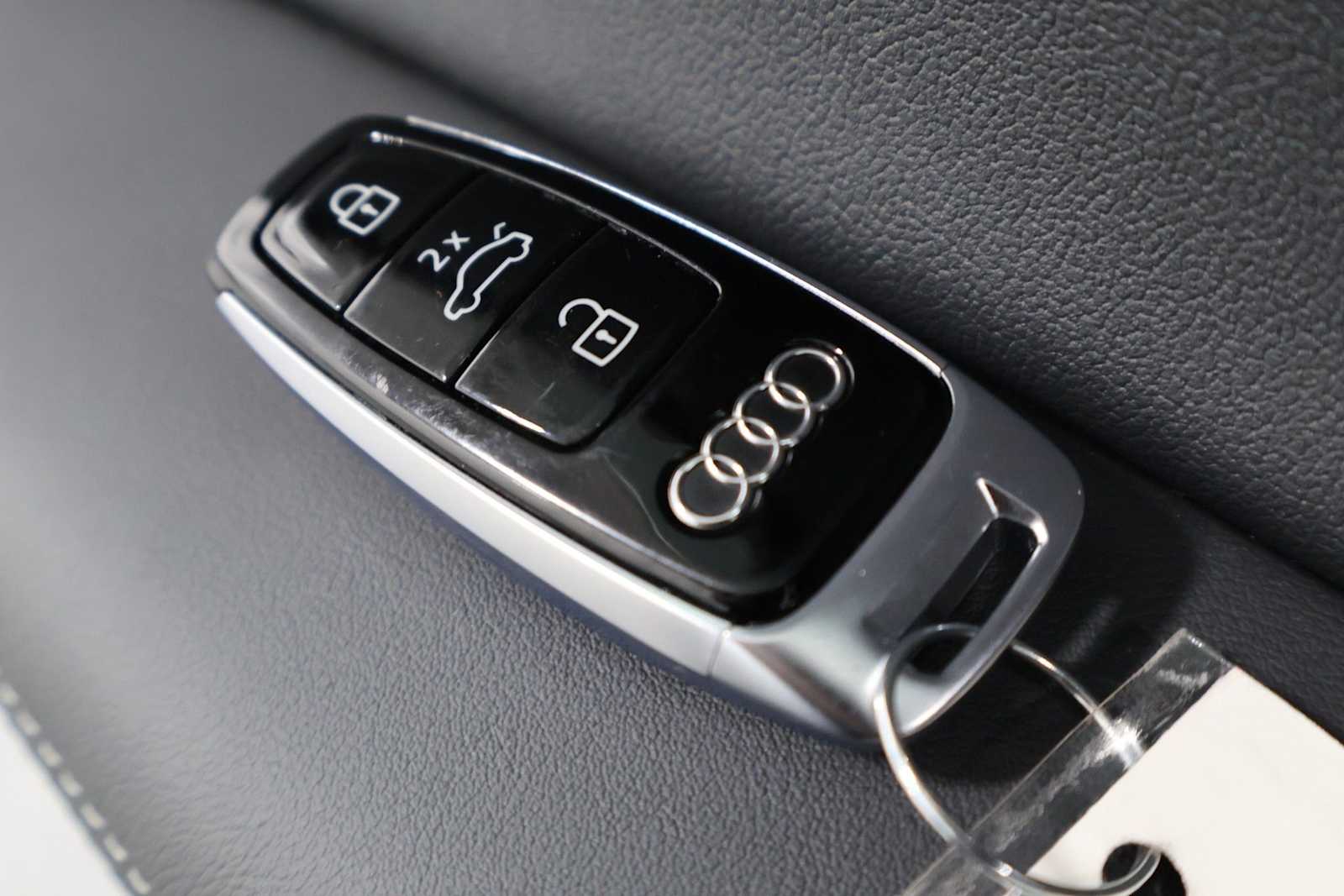 Thumbnail: 2025 Audi Q8 - 41