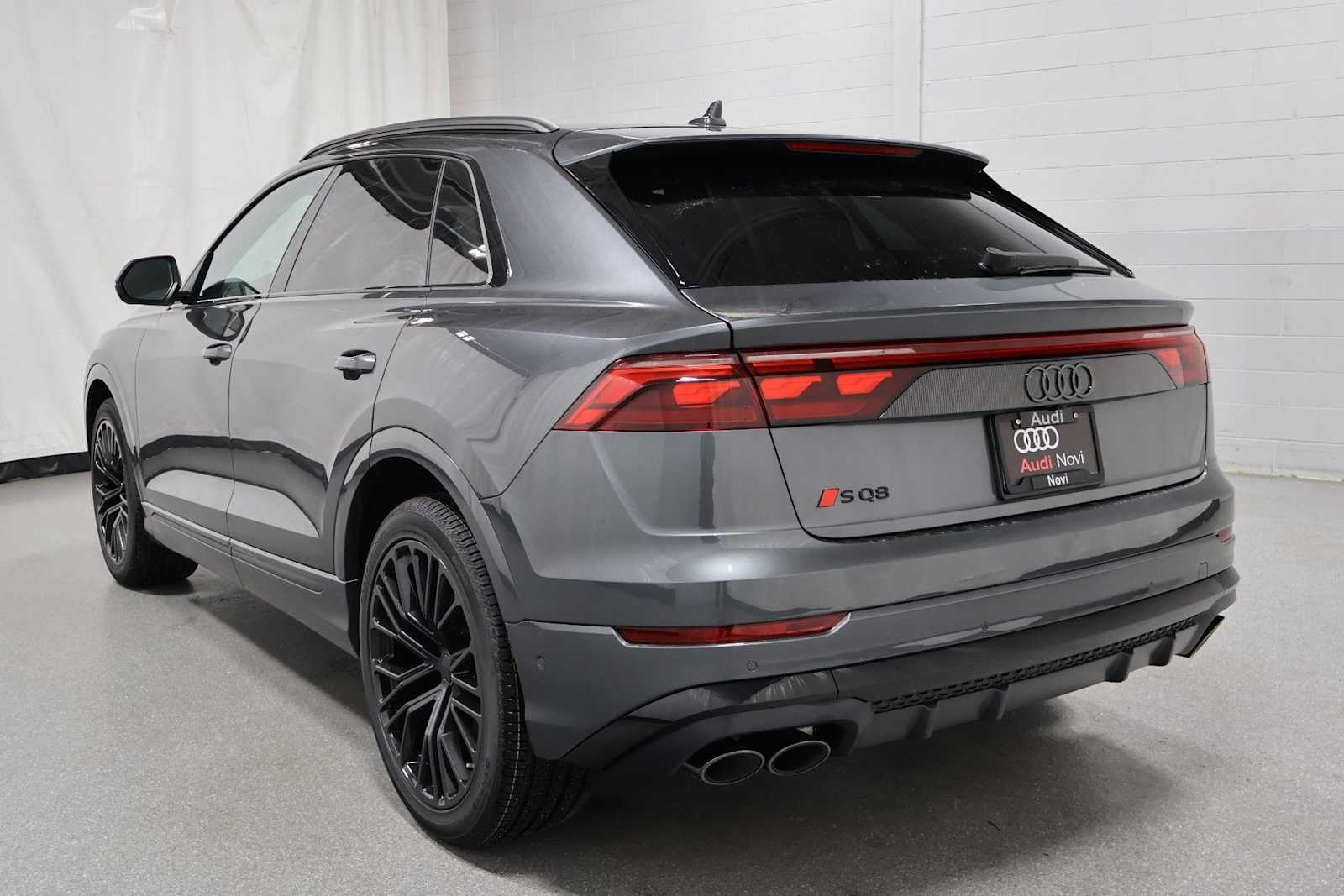 Thumbnail: 2026 Audi SQ8 - 3
