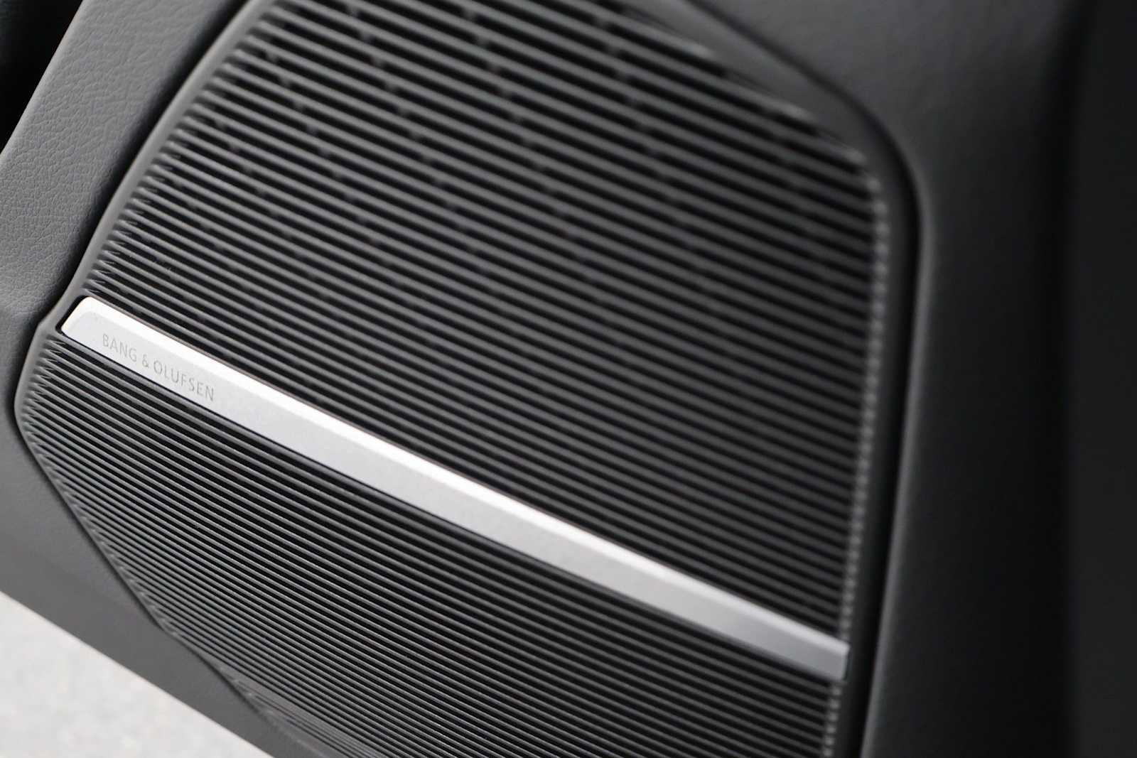 Thumbnail: 2025 Audi Q8 - 17