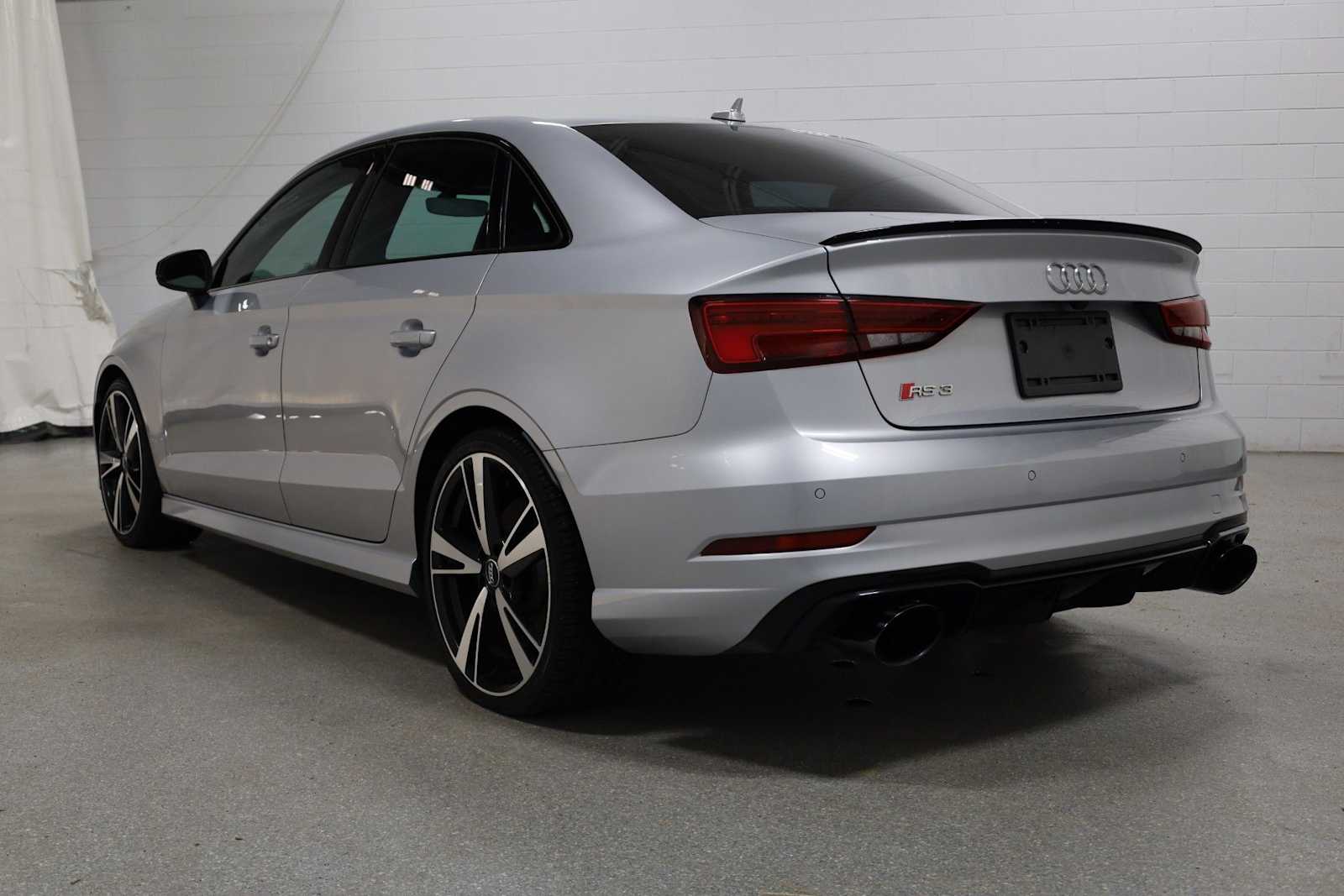 Thumbnail: 2018 Audi RS 3 - 4