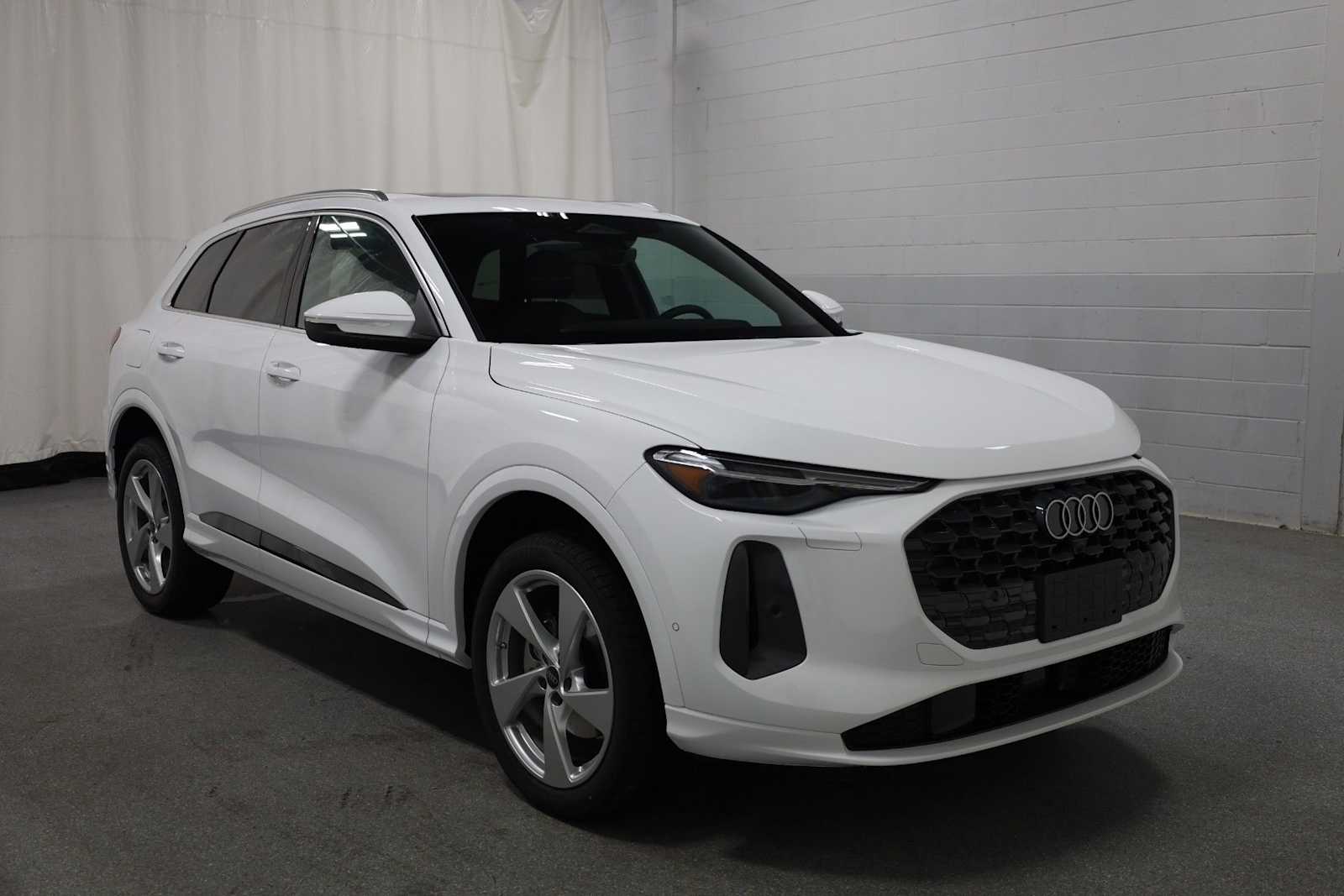 Thumbnail: 2025 Audi Q5 - 13