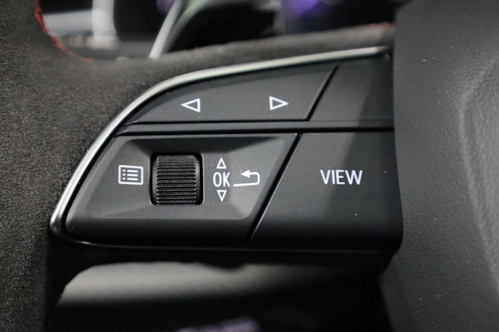 Thumbnail: 2026 Audi RS Q8 - 25