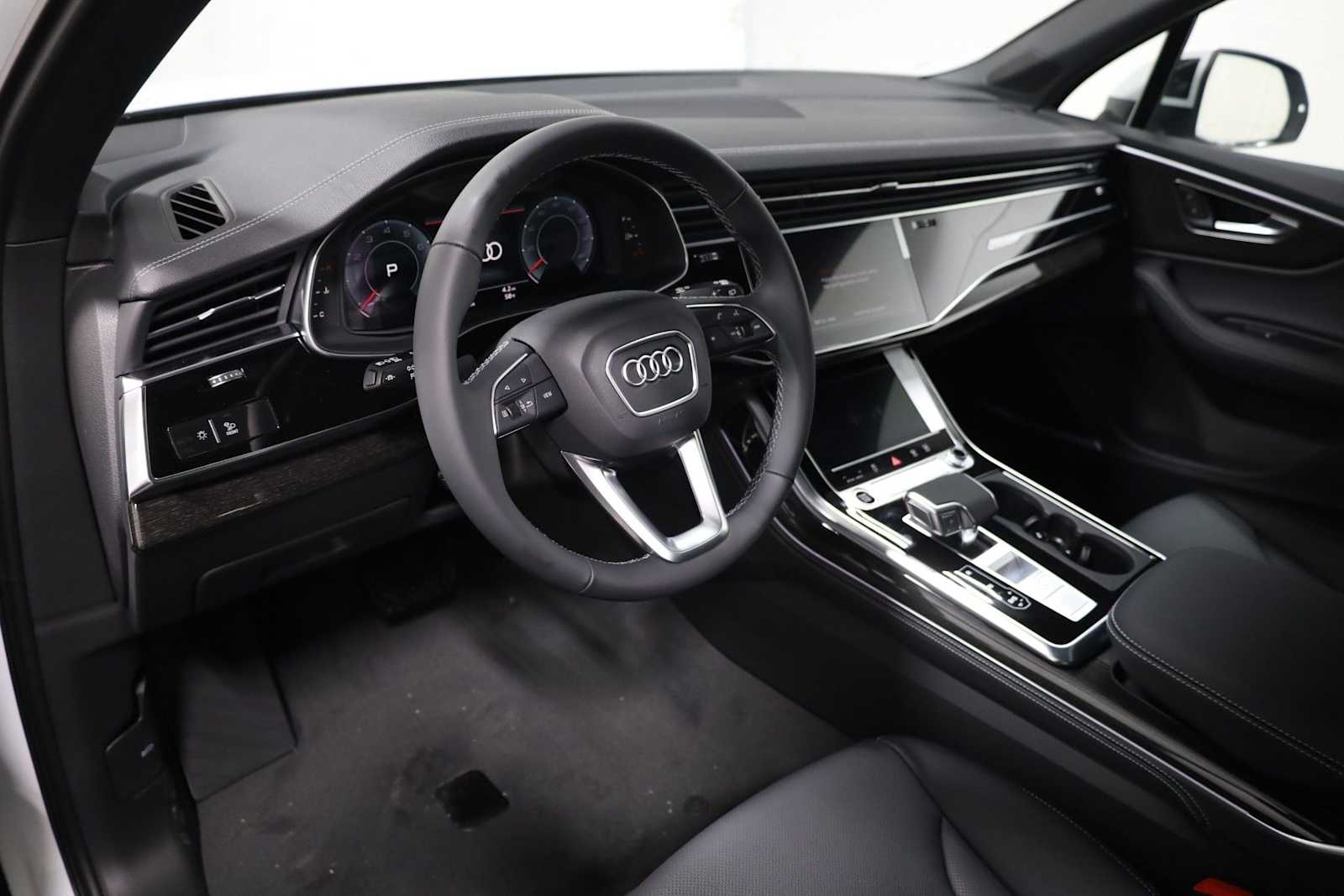 Thumbnail: 2026 Audi Q7 - 4