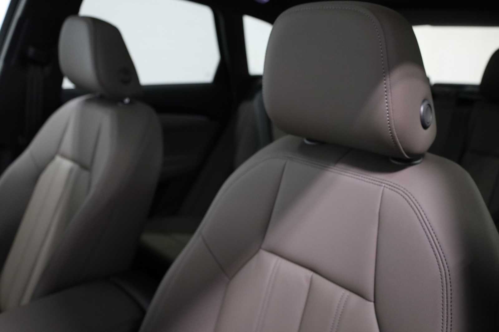 Thumbnail: 2025 Audi Q5 - 15