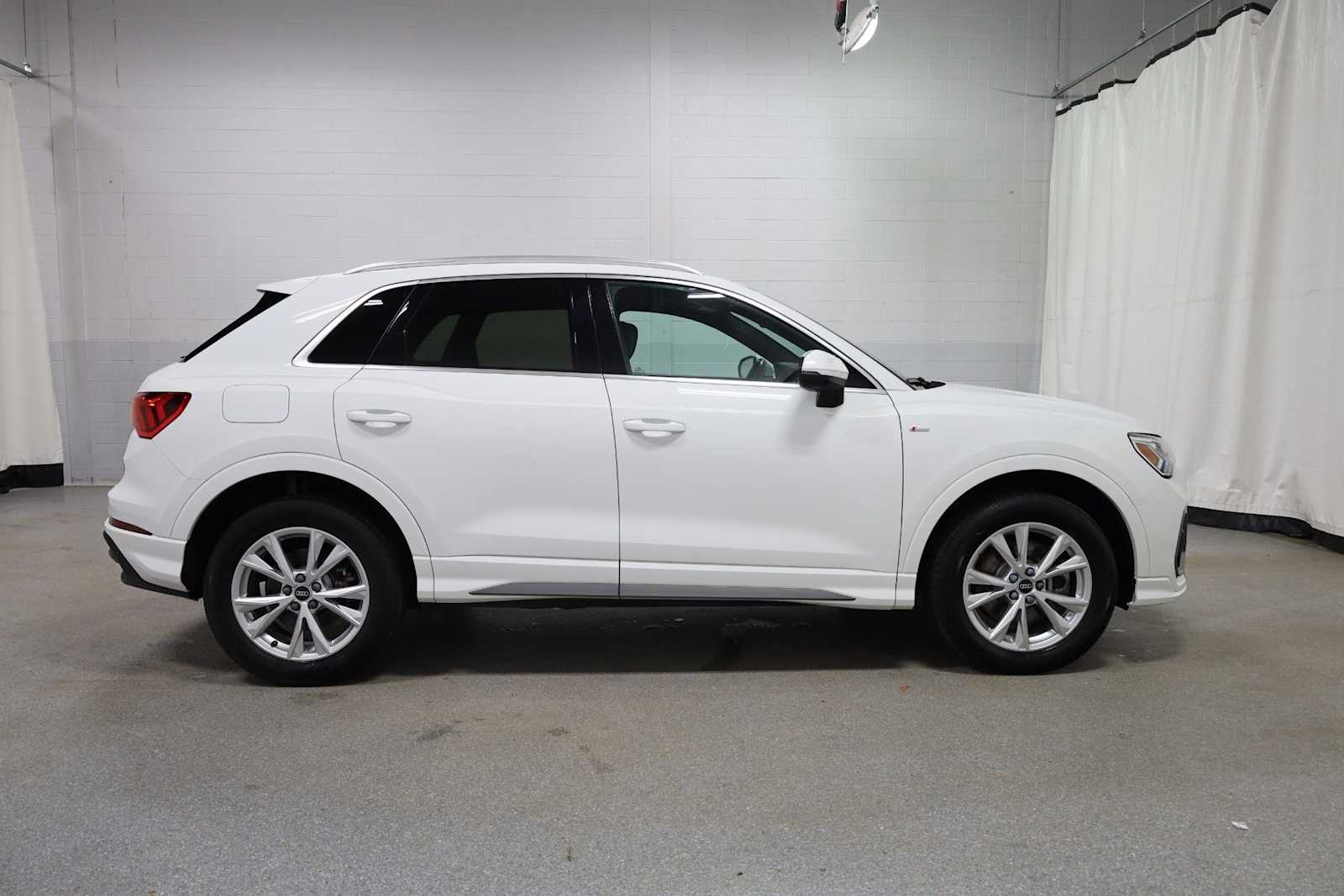 Thumbnail: 2023 Audi Q3 - 10