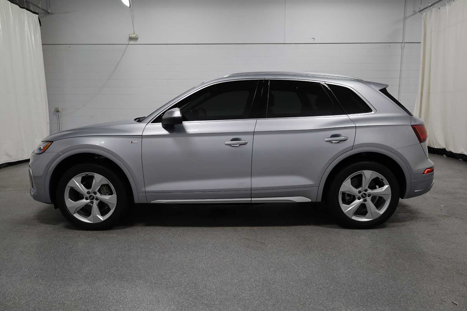 2022 Audi Q5 45 S line Premium Plus photo 2