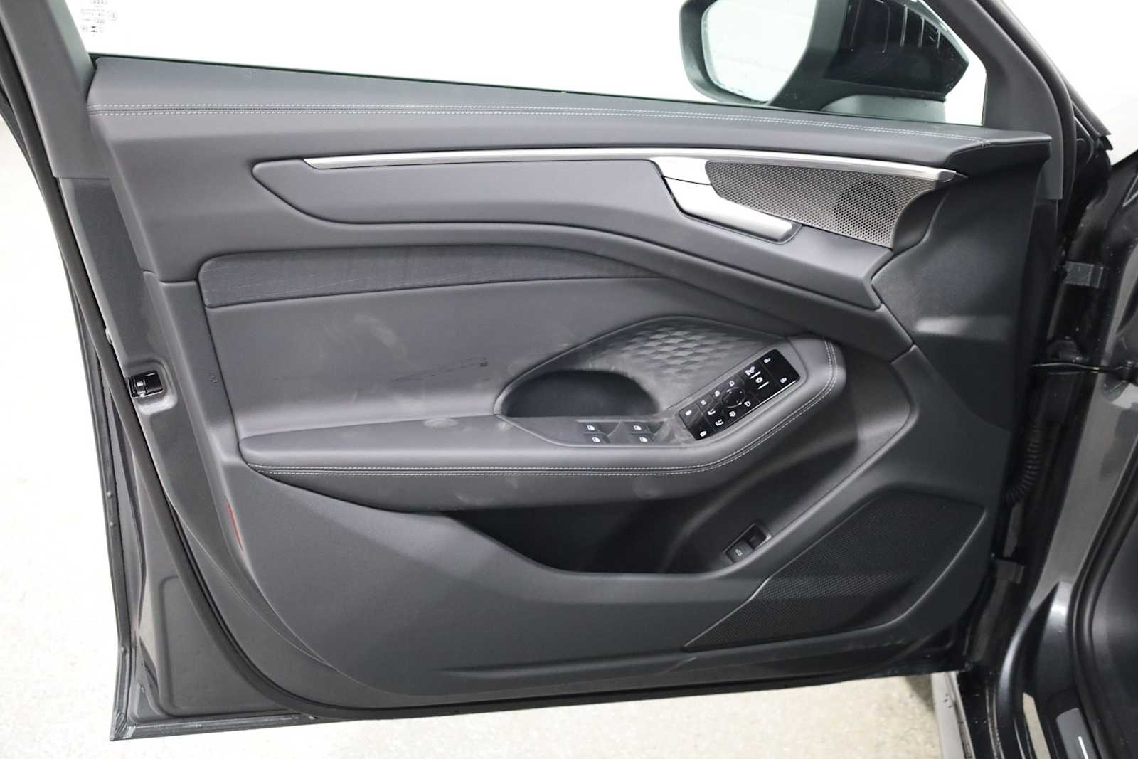 Thumbnail: 2026 Audi A6 - 16