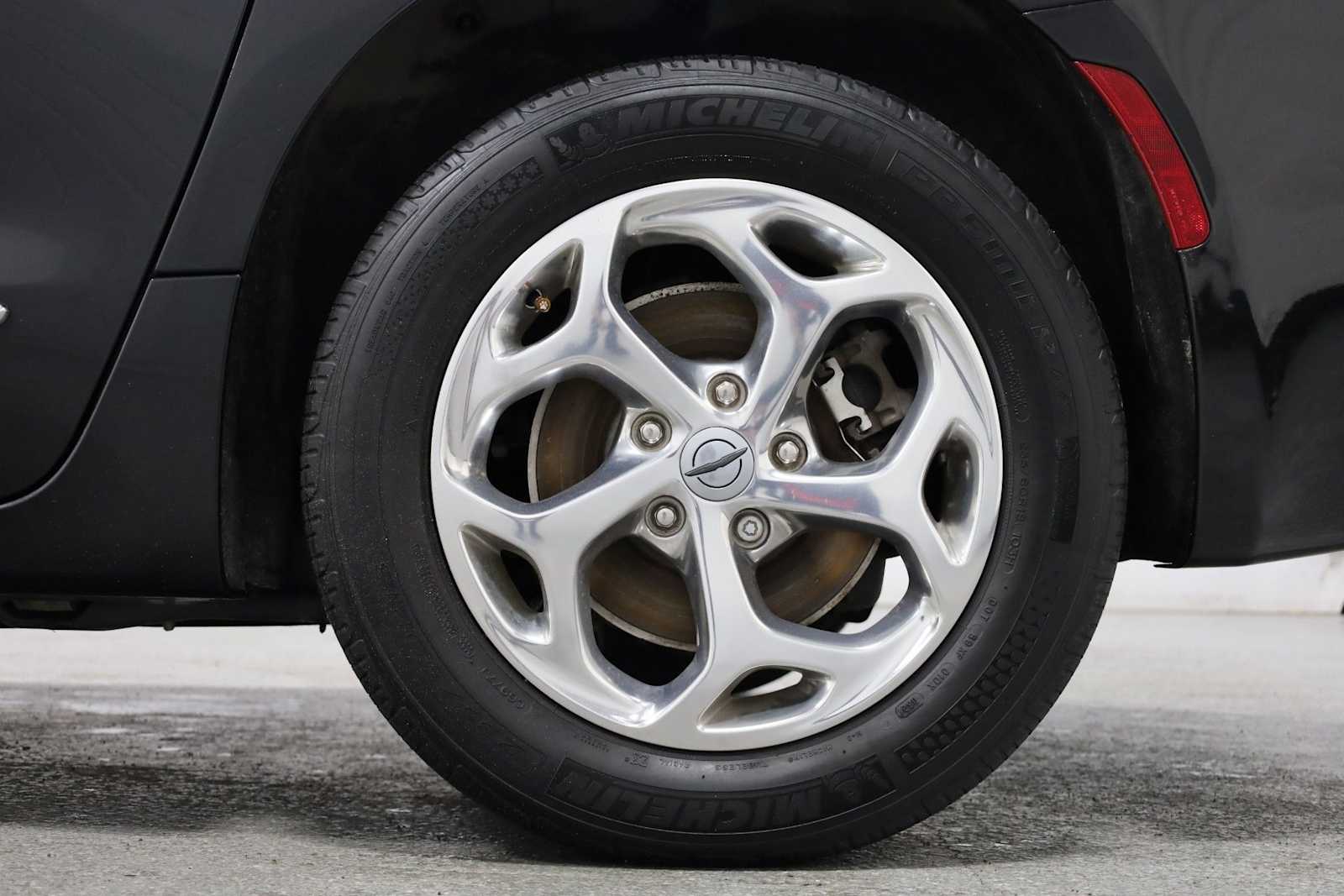 Thumbnail: 2021 Chrysler Pacifica - 35