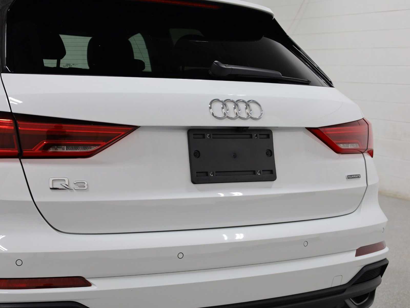 Thumbnail: 2025 Audi Q3 - 8