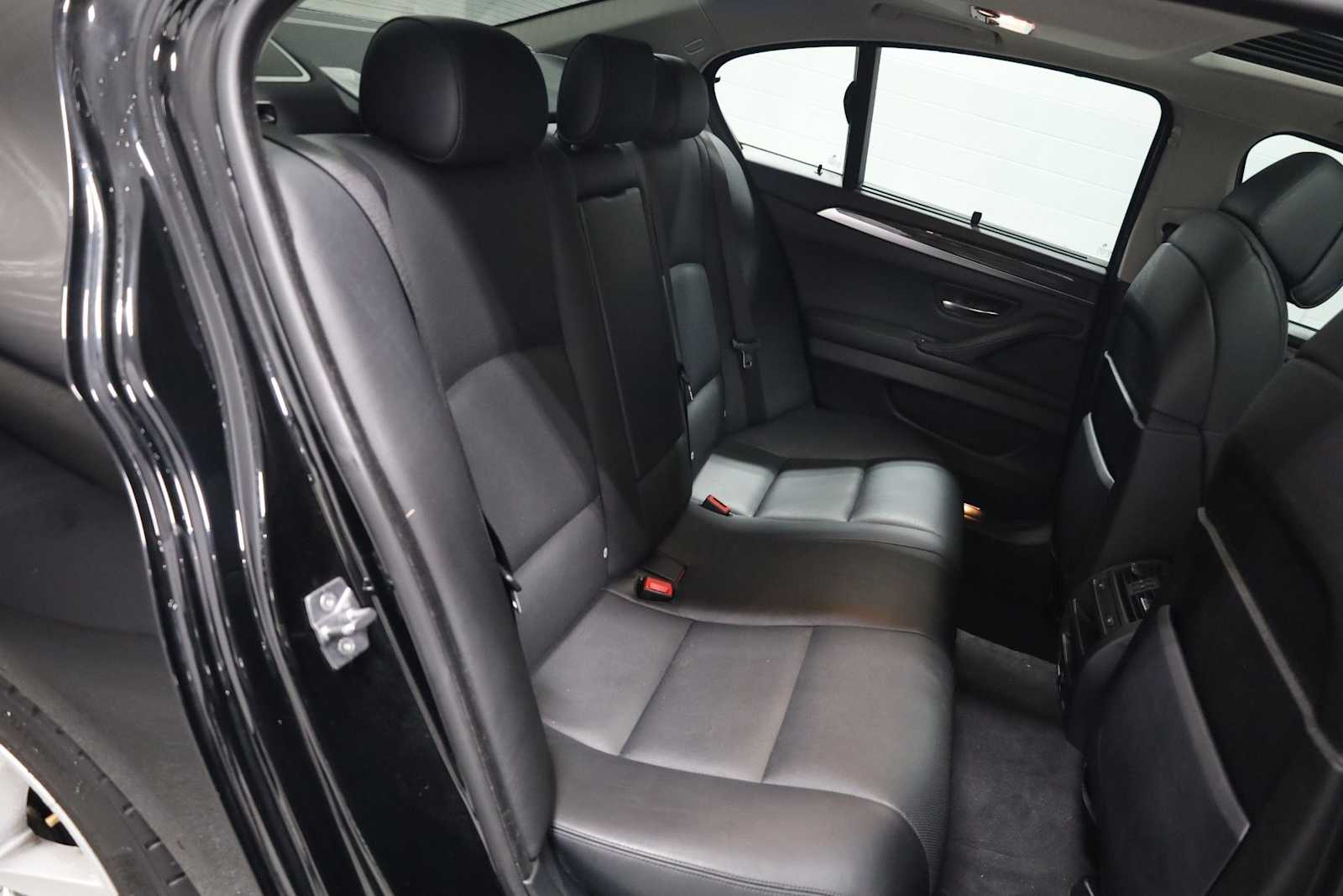 Thumbnail: 2011 BMW 5 Series - 34