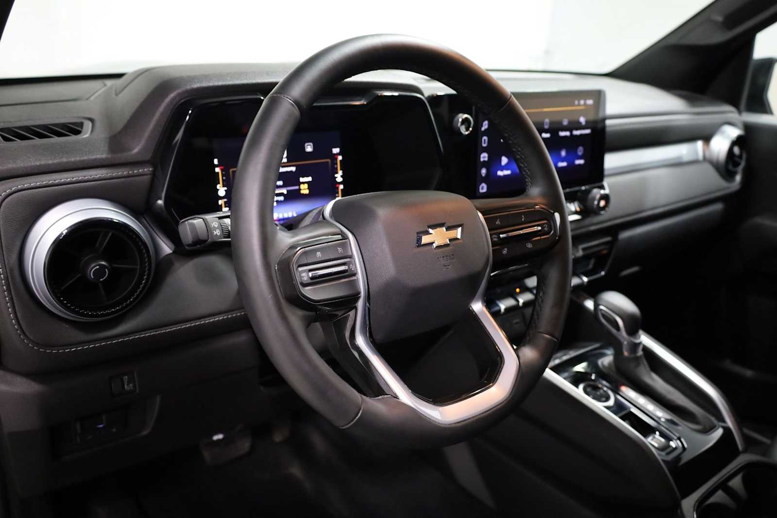 Thumbnail: 2023 Chevrolet Colorado - 4