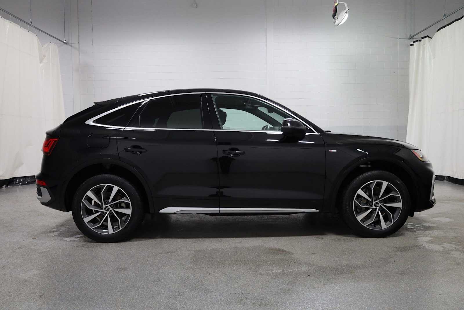 Thumbnail: 2023 Audi Q5 - 10