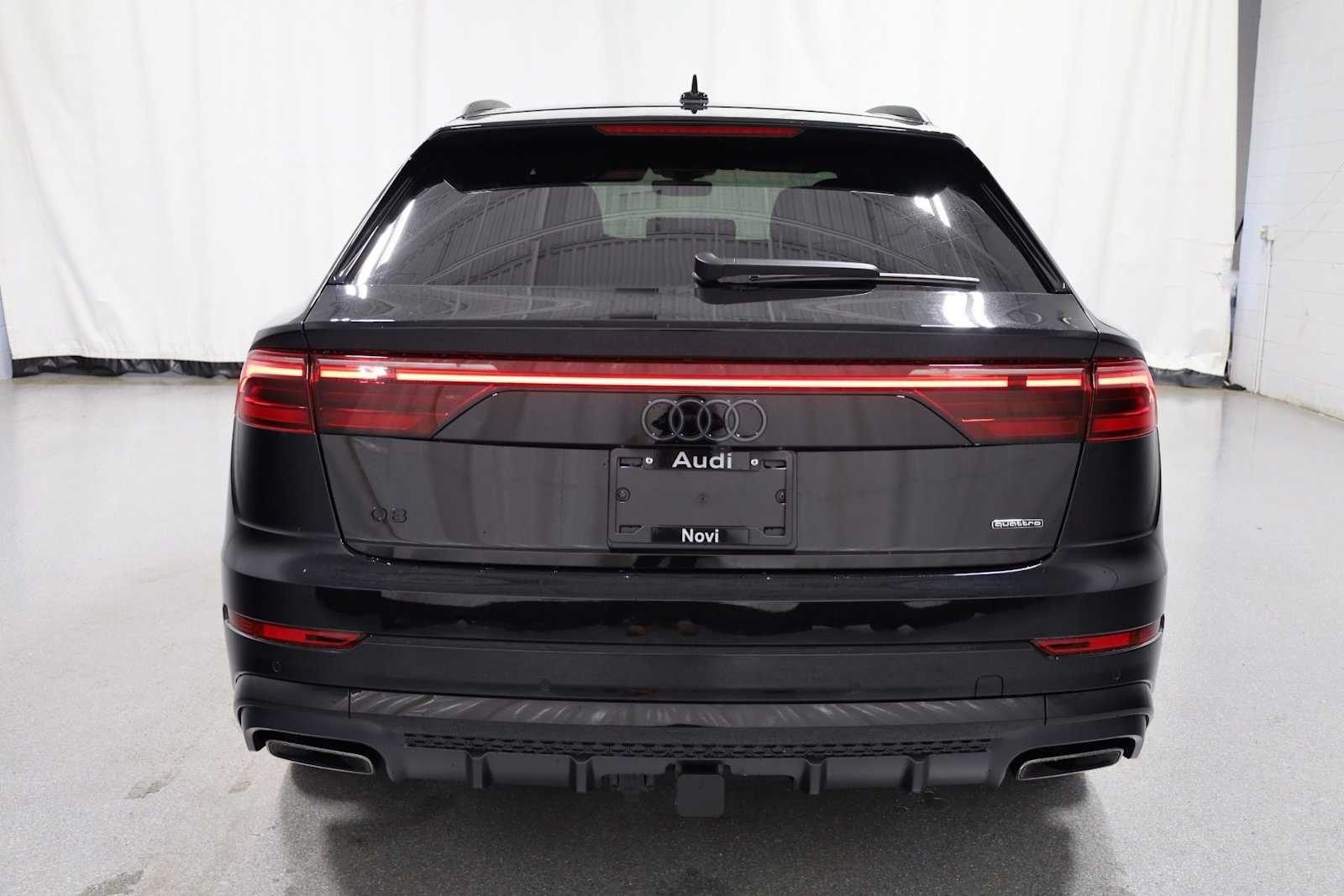 Thumbnail: 2026 Audi Q8 - 7