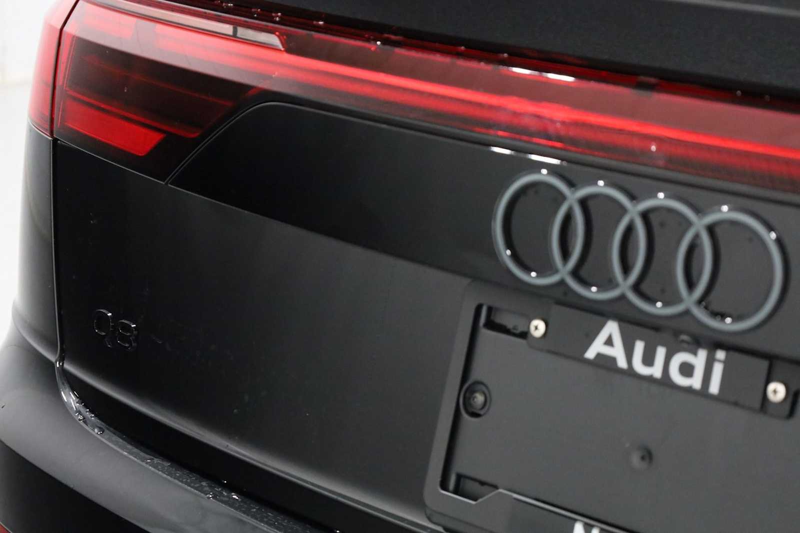 Thumbnail: 2026 Audi Q8 - 8