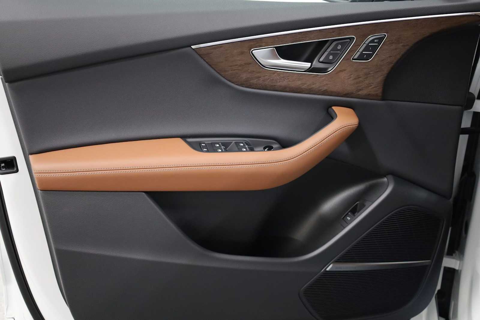 Thumbnail: 2026 Audi Q8 - 15