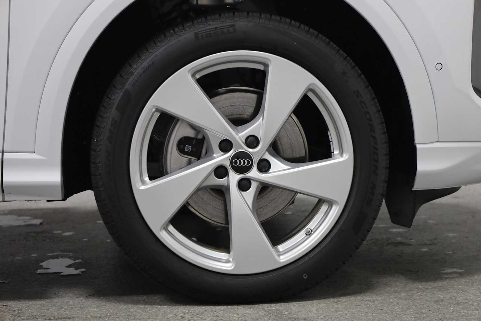 Thumbnail: 2025 Audi Q5 - 12