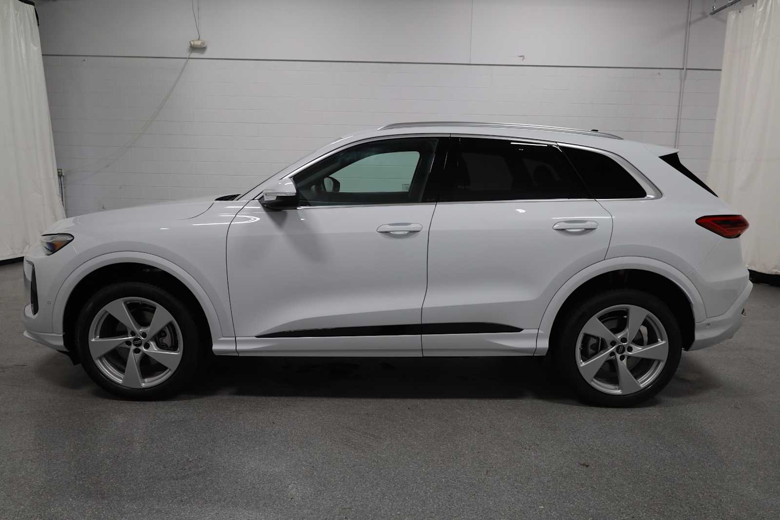 Thumbnail: 2025 Audi Q5 - 2