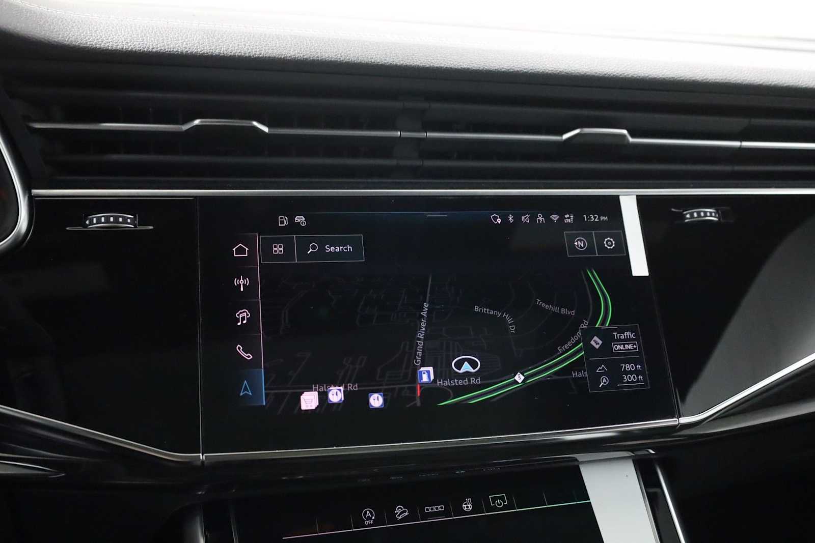 Thumbnail: 2026 Audi Q8 - 31