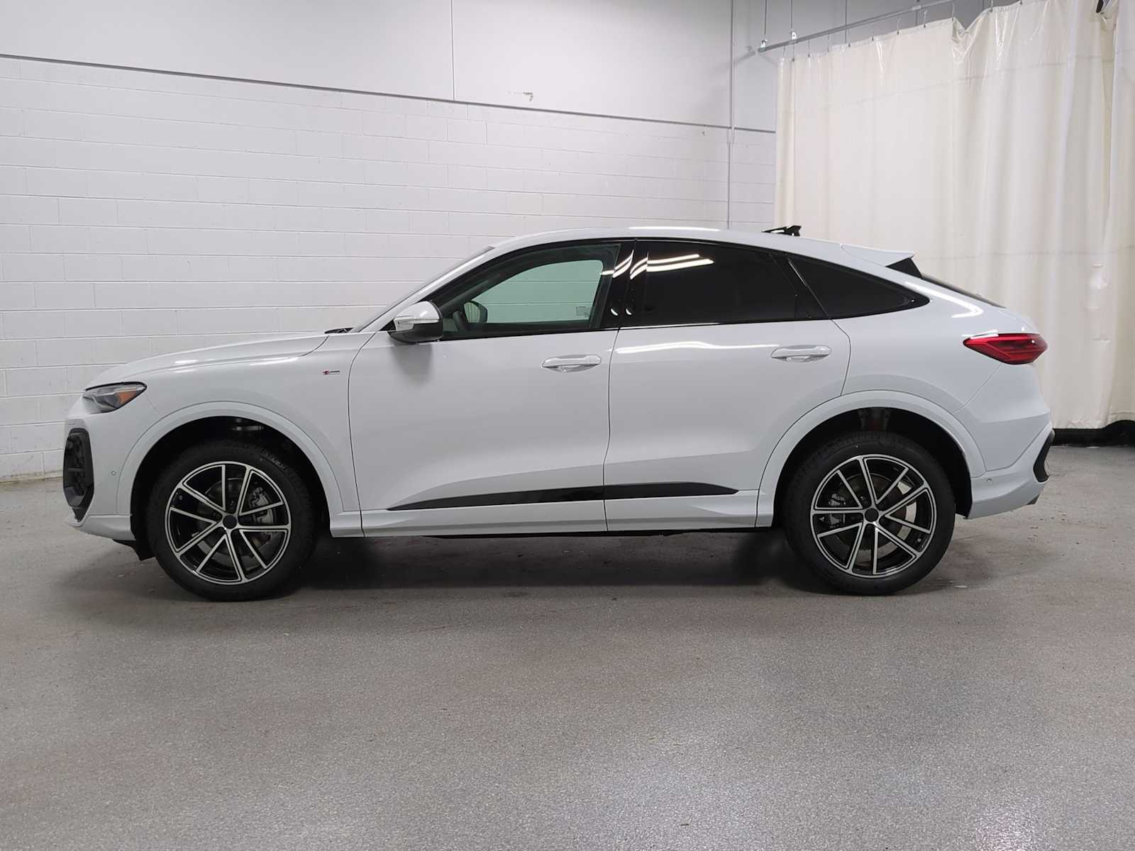 Thumbnail: 2026 Audi Q5 - 3