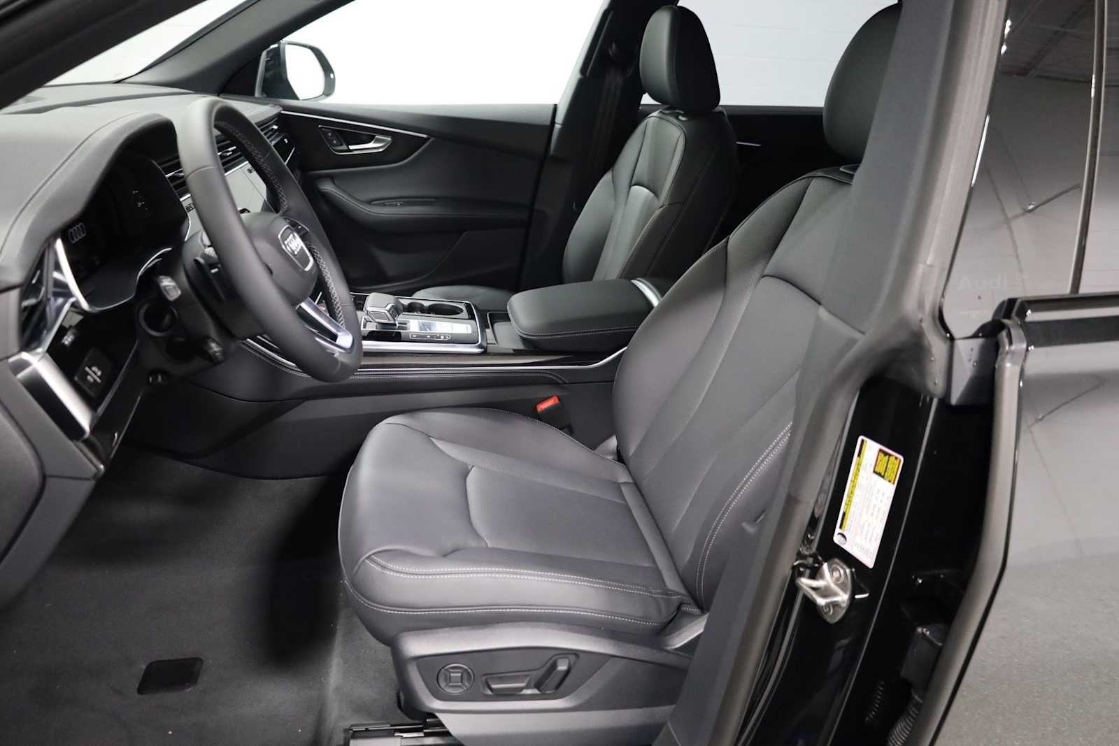 Thumbnail: 2026 Audi Q8 - 5