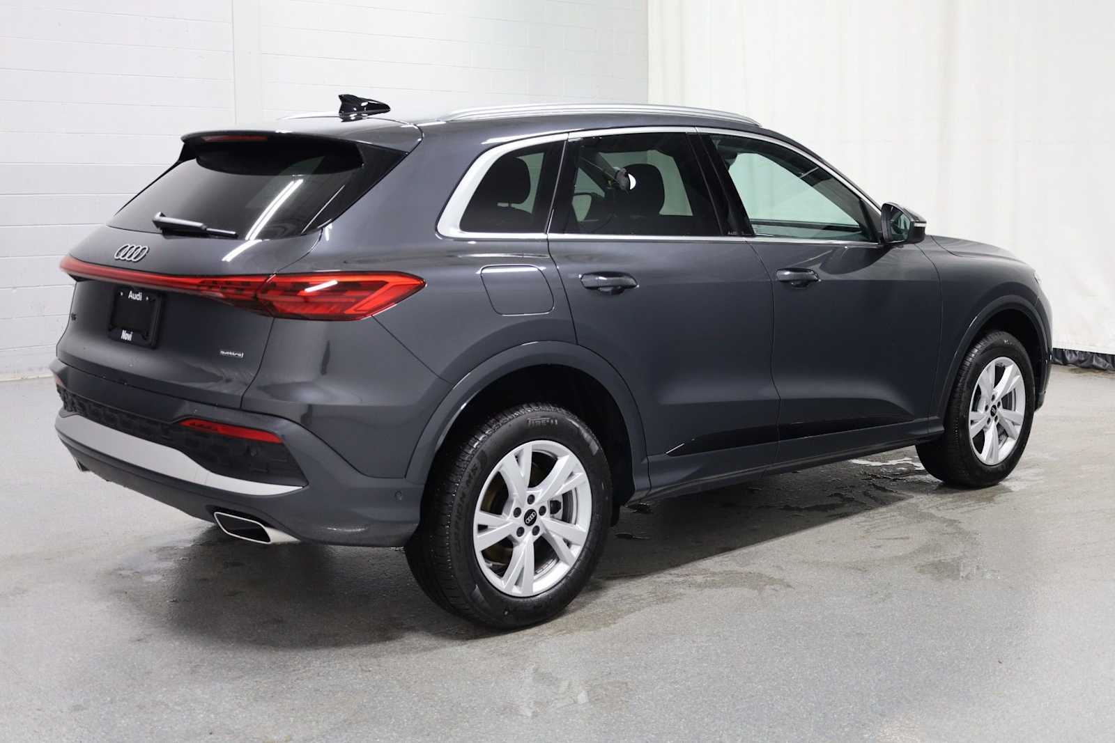 Thumbnail: 2025 Audi Q5 - 9