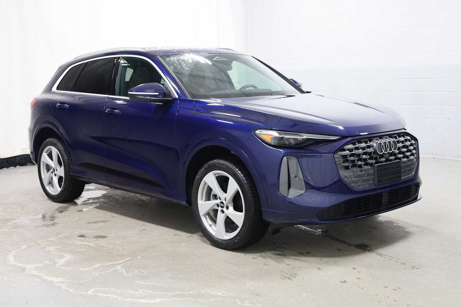 Thumbnail: 2025 Audi Q5 - 13