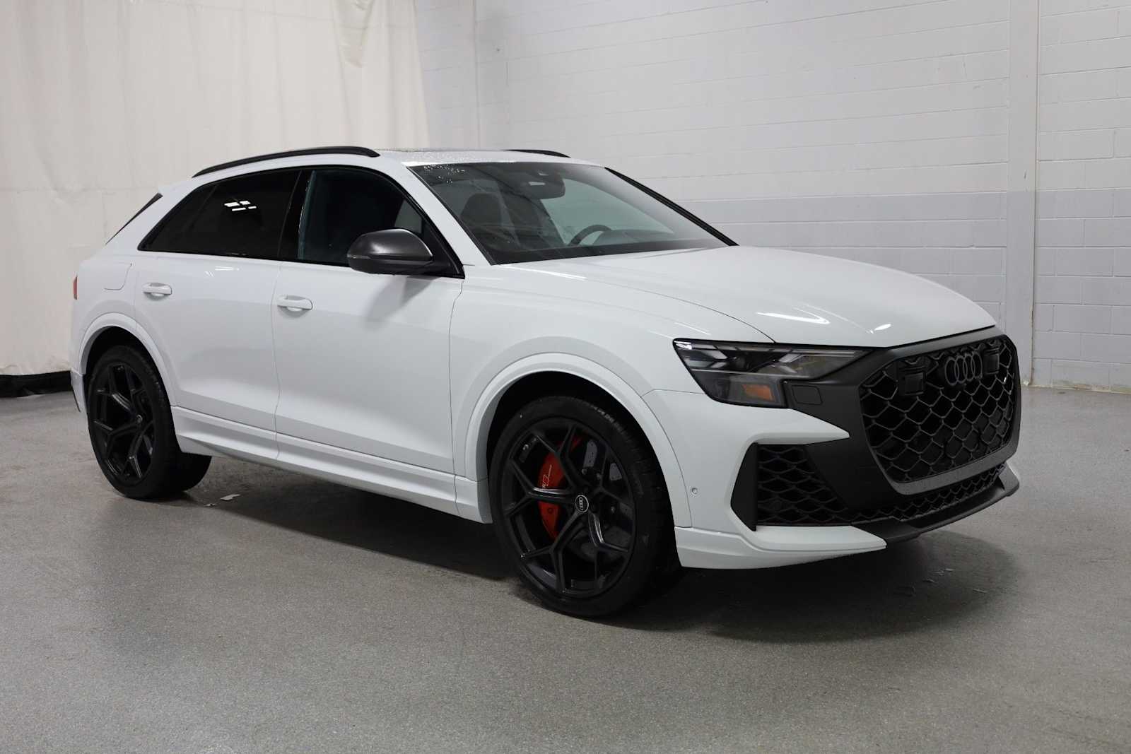 Thumbnail: 2026 Audi RS Q8 - 13