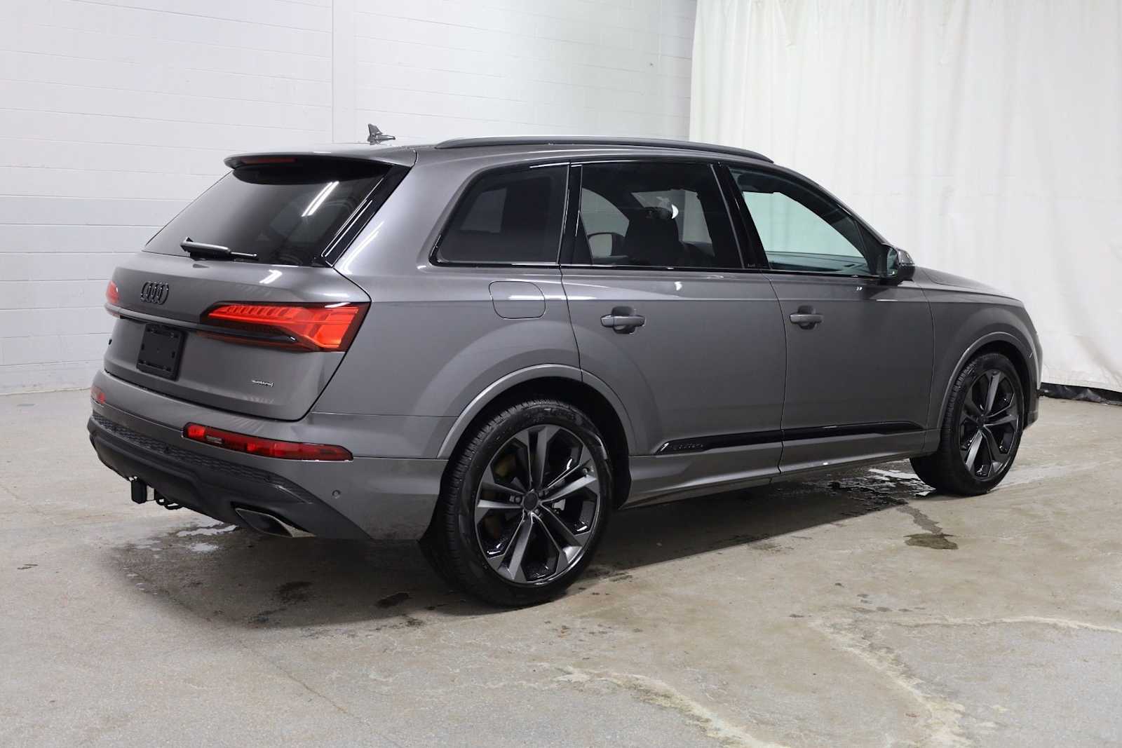 Thumbnail: 2026 Audi Q7 - 9