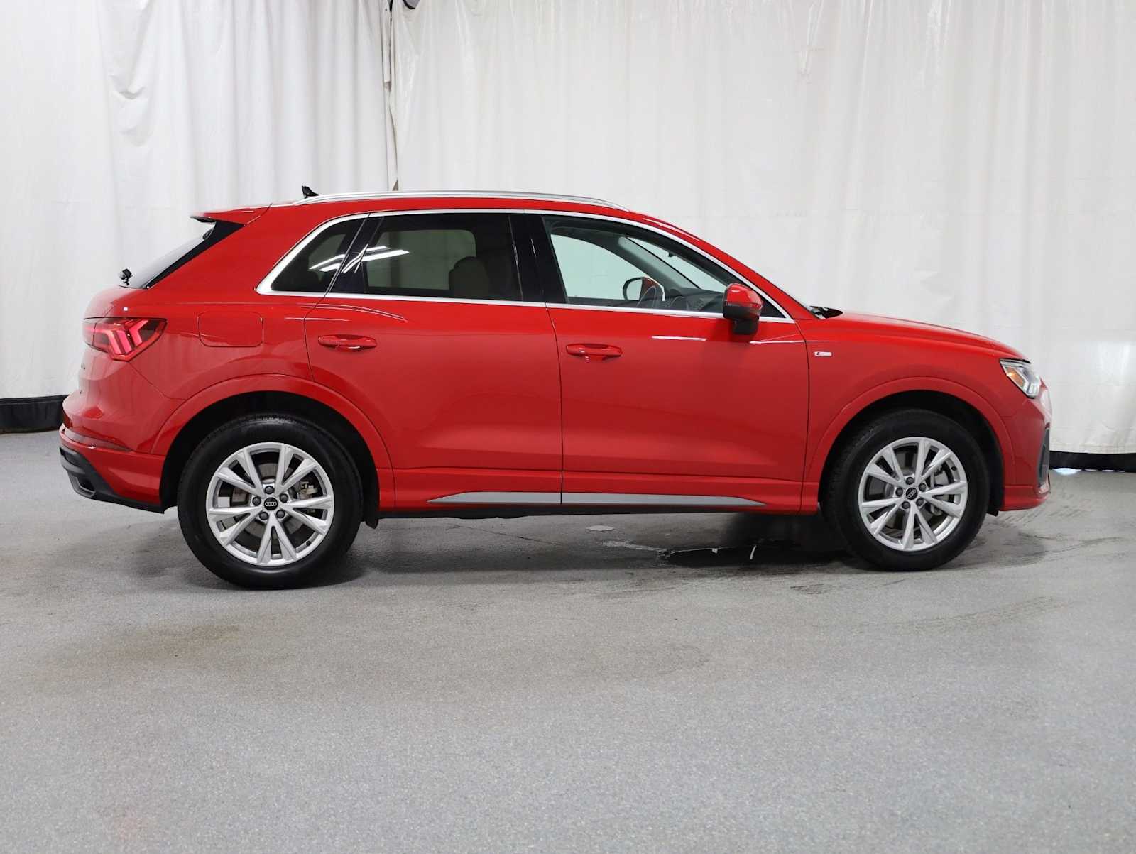 Thumbnail: 2025 Audi Q3 - 10