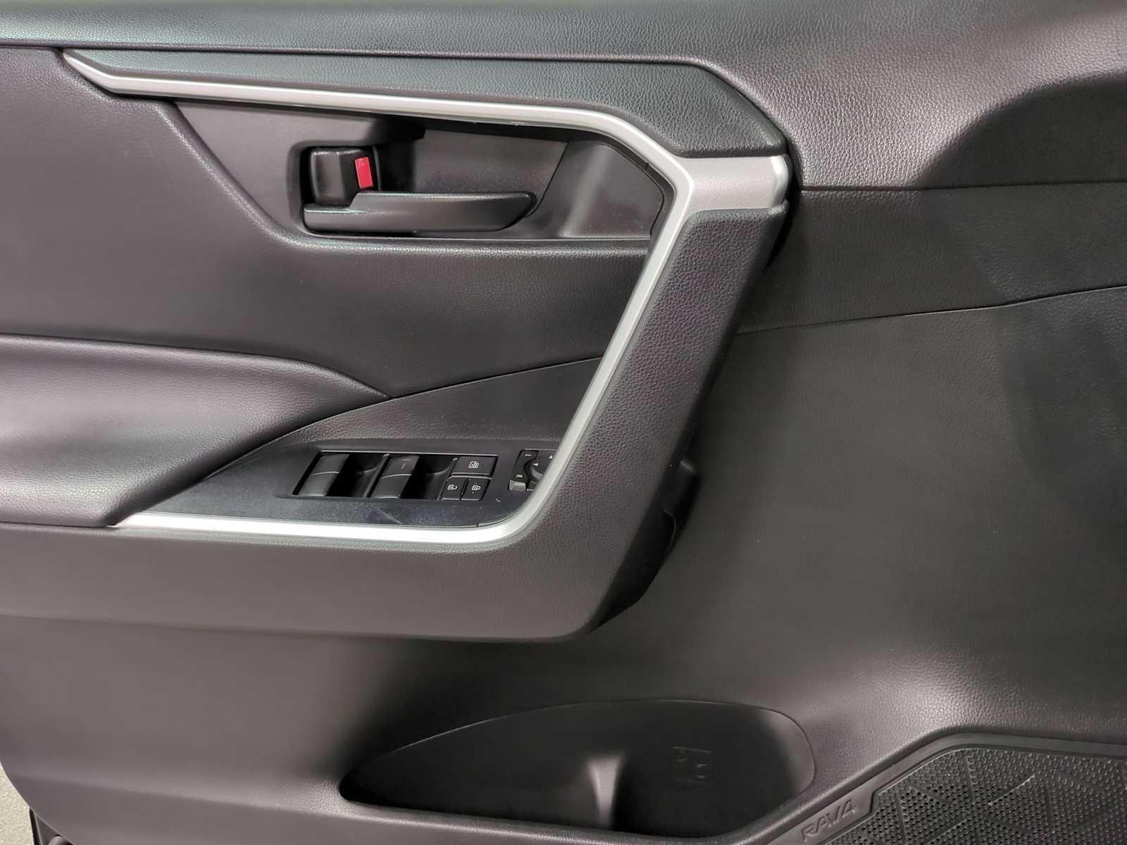 Thumbnail: 2022 Toyota RAV4 - 16