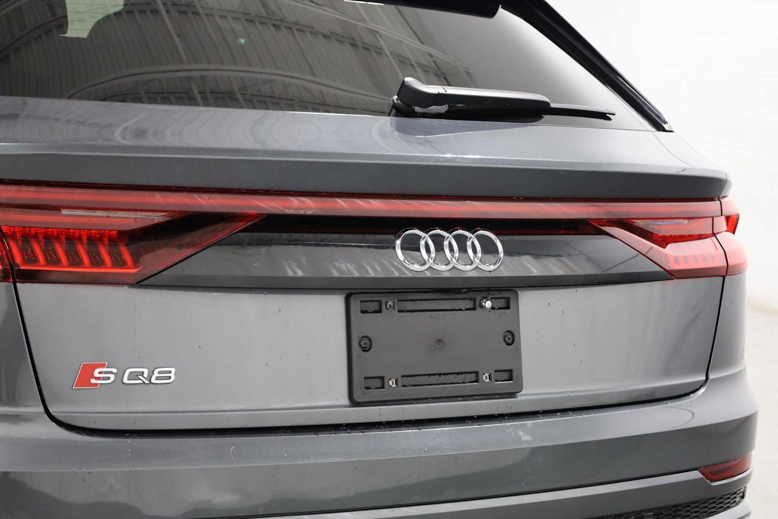 Thumbnail: 2023 Audi SQ8 - 8