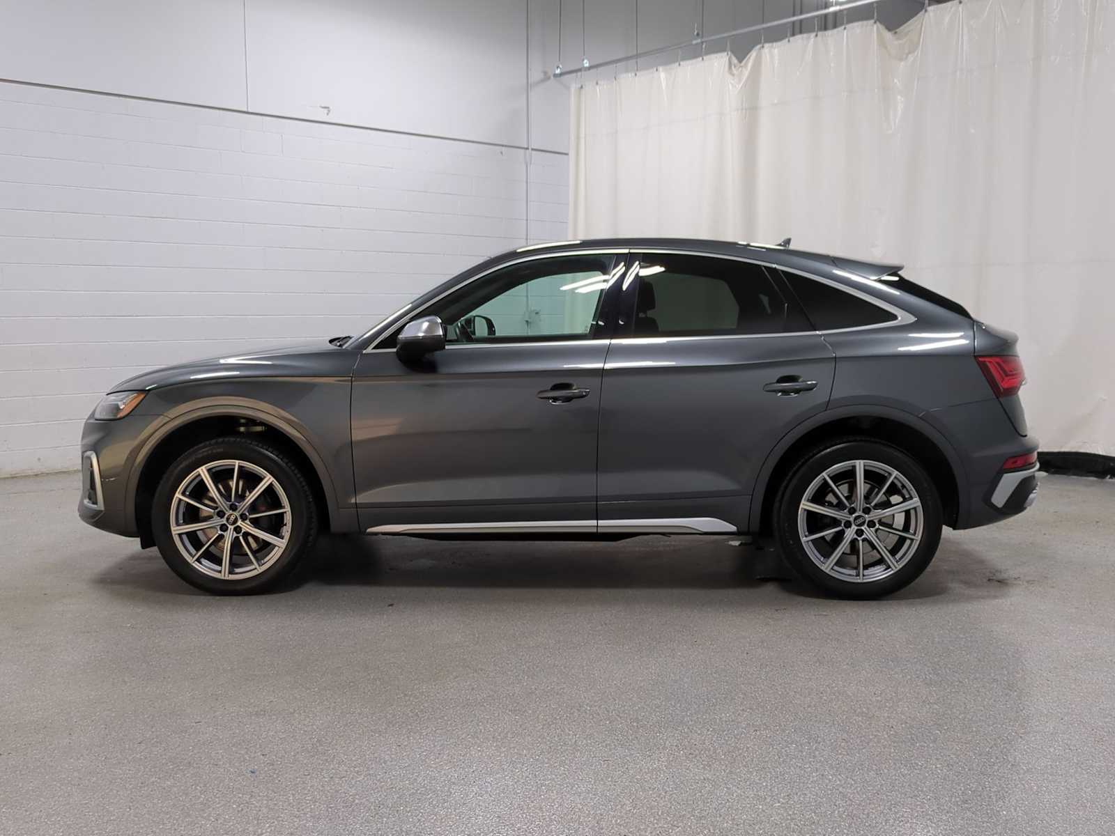 Thumbnail: 2023 Audi SQ5 - 3