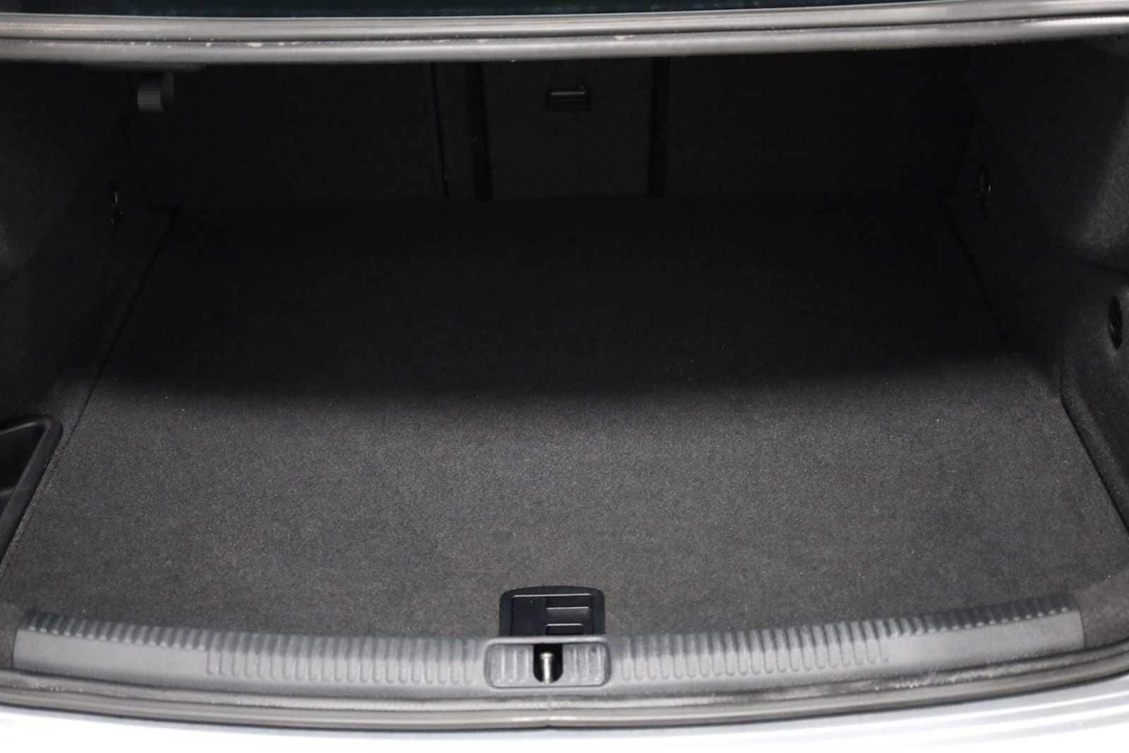 Thumbnail: 2018 Audi RS 3 - 40