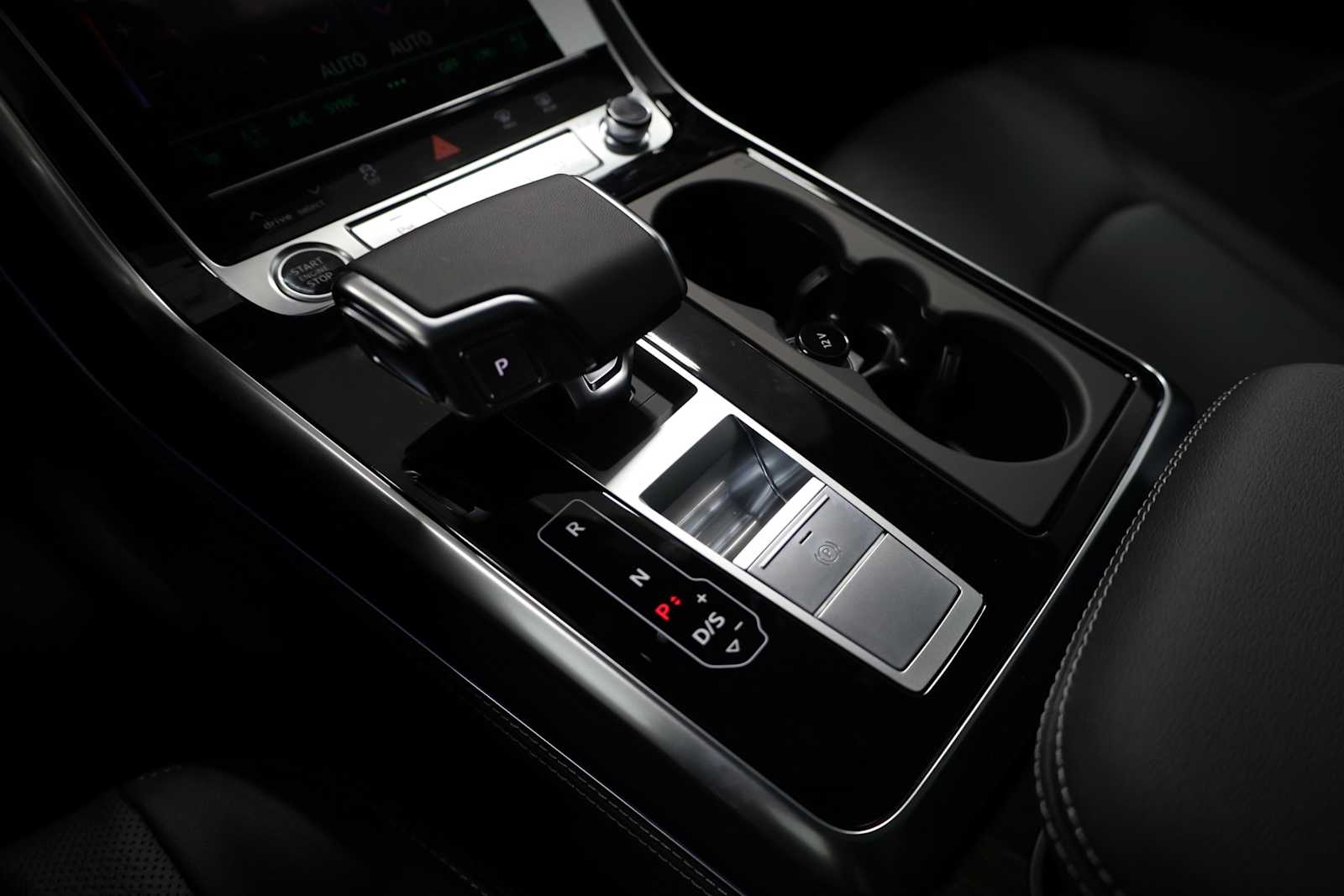 Thumbnail: 2026 Audi Q8 - 37