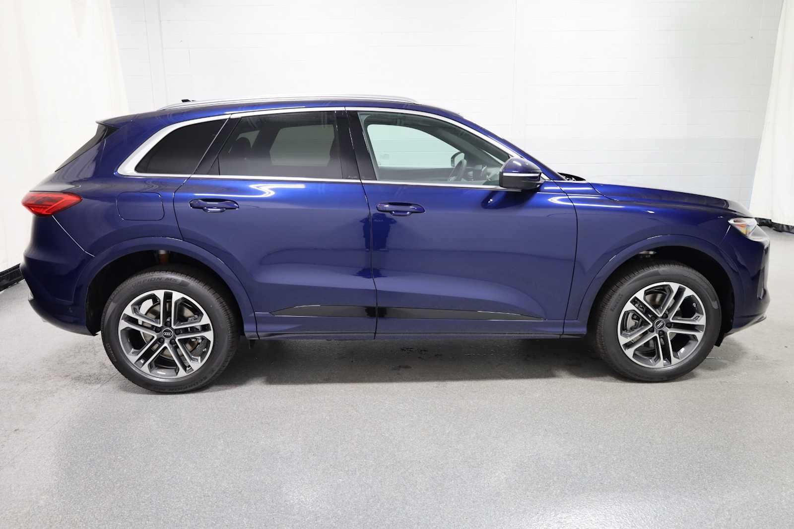 Thumbnail: 2025 Audi Q5 - 10