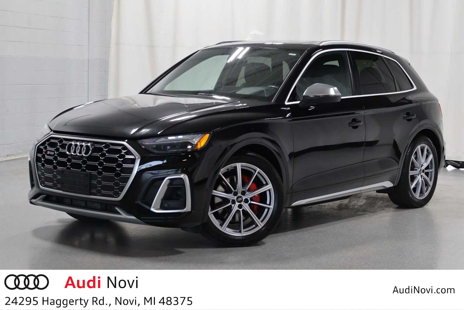 Thumbnail: 2023 Audi SQ5 - 1