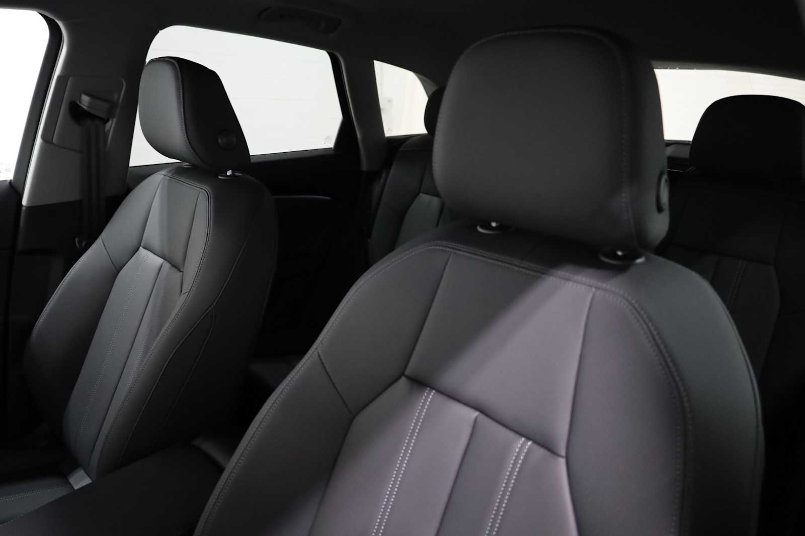 Thumbnail: 2025 Audi Q5 - 18