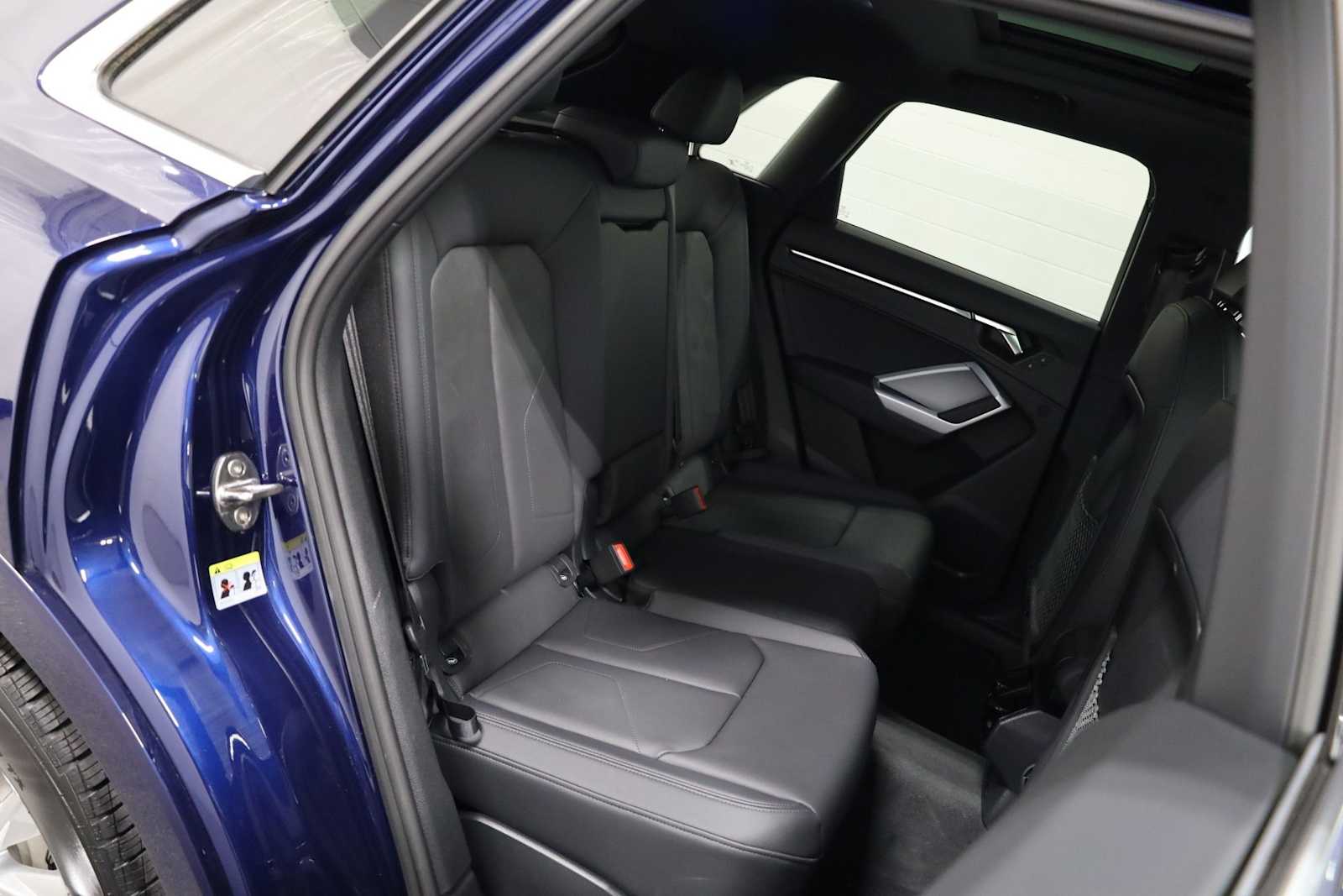 Thumbnail: 2025 Audi Q3 - 33