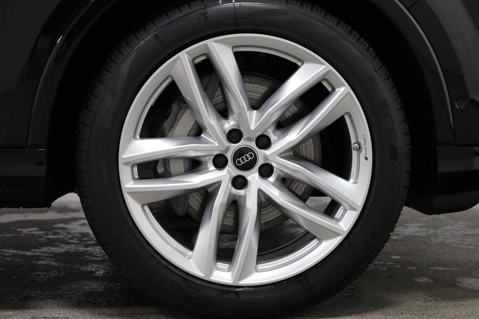 Thumbnail: 2025 Audi Q7 - 12
