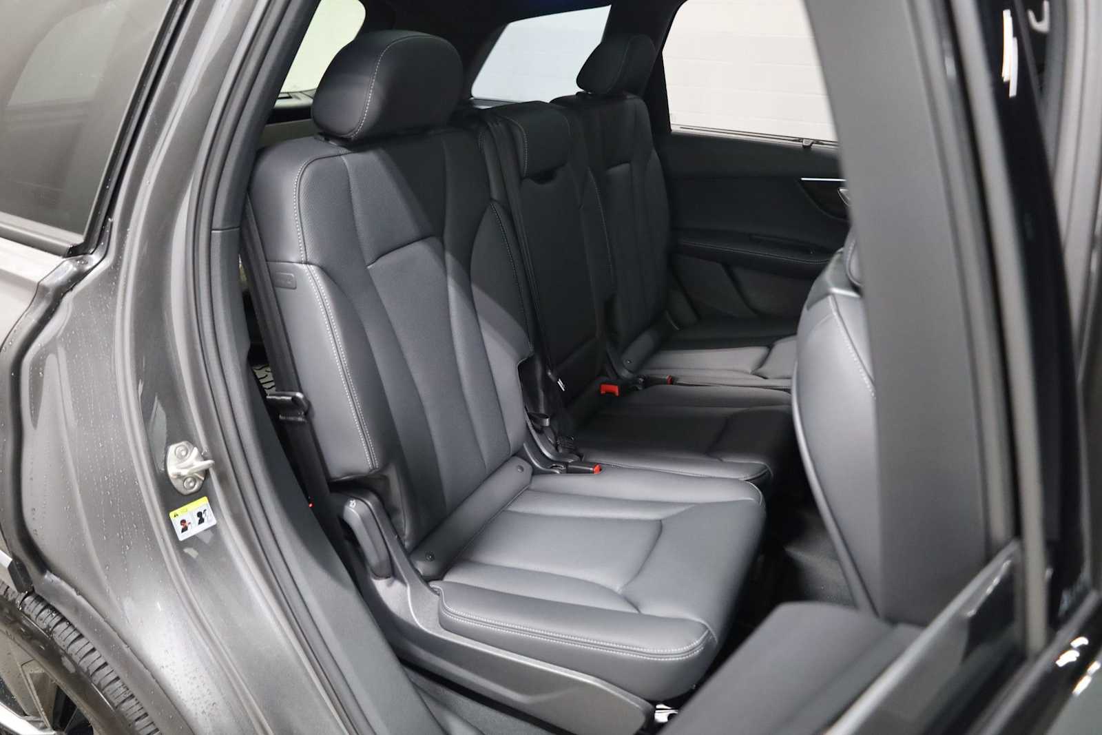 Thumbnail: 2026 Audi Q7 - 35