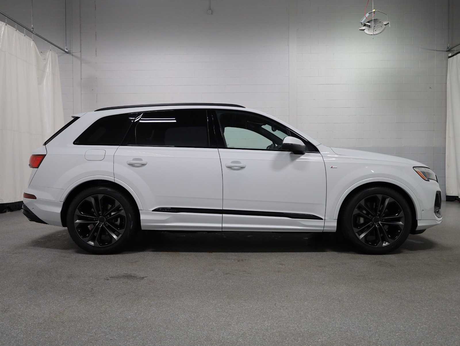 Thumbnail: 2026 Audi Q7 - 10