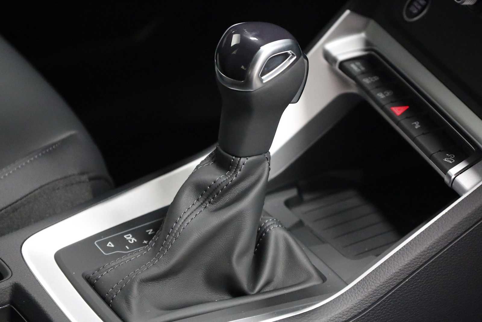 Thumbnail: 2025 Audi Q3 - 19