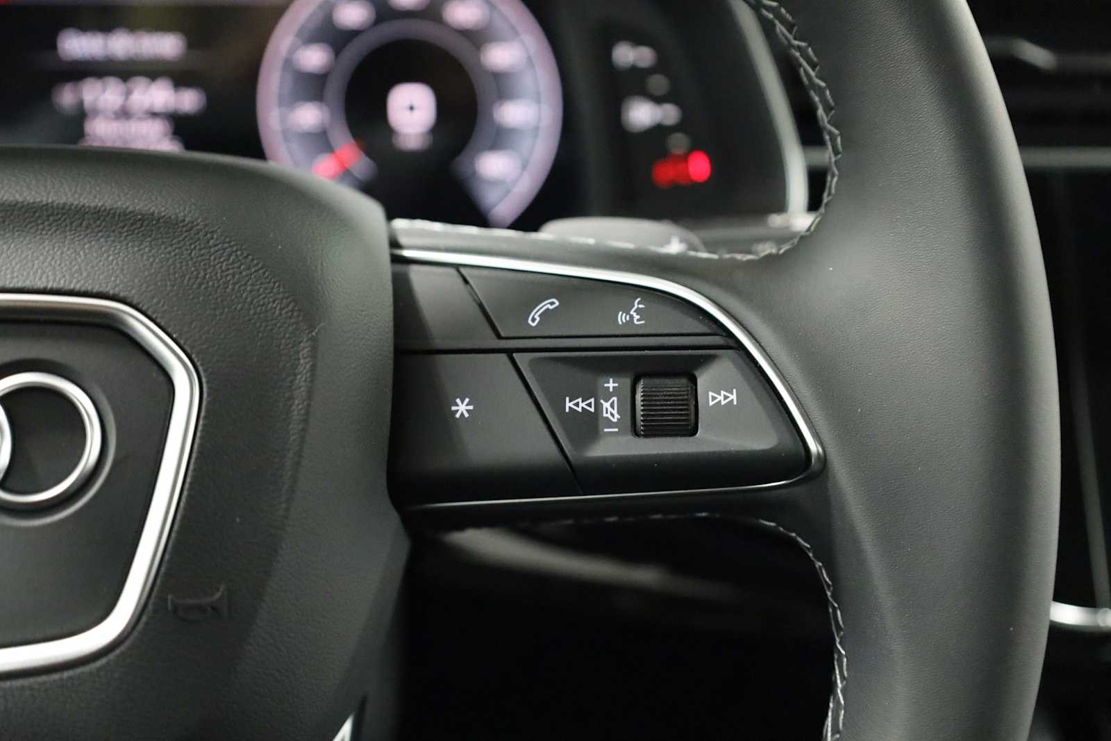 Thumbnail: 2026 Audi Q8 - 26