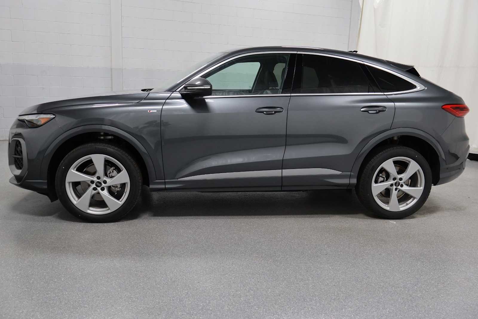 Thumbnail: 2026 Audi Q5 - 2