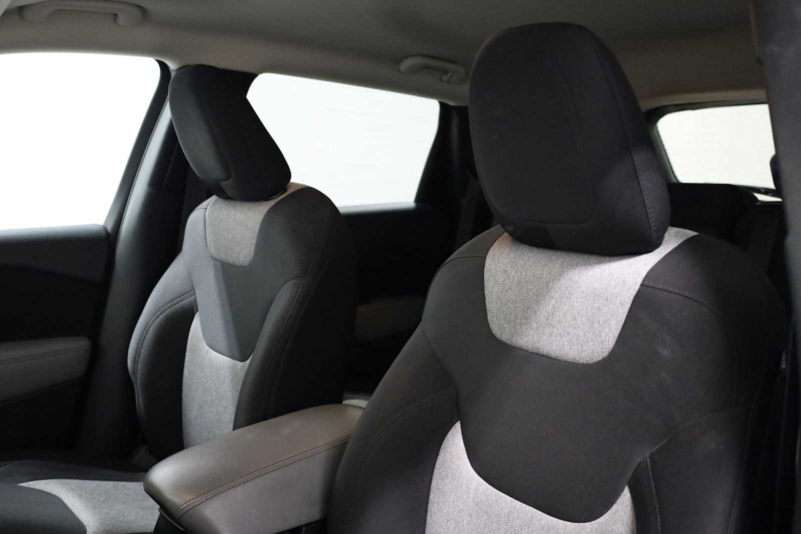 Thumbnail: 2014 Jeep Cherokee - 17