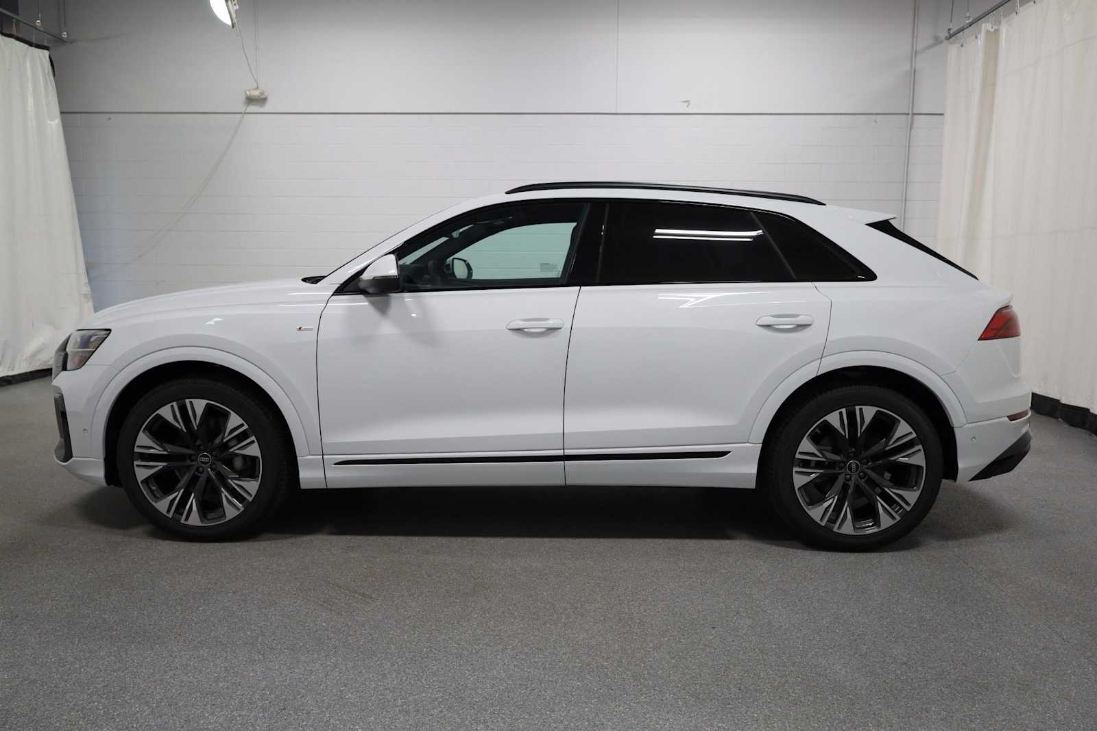 Thumbnail: 2026 Audi Q8 - 2